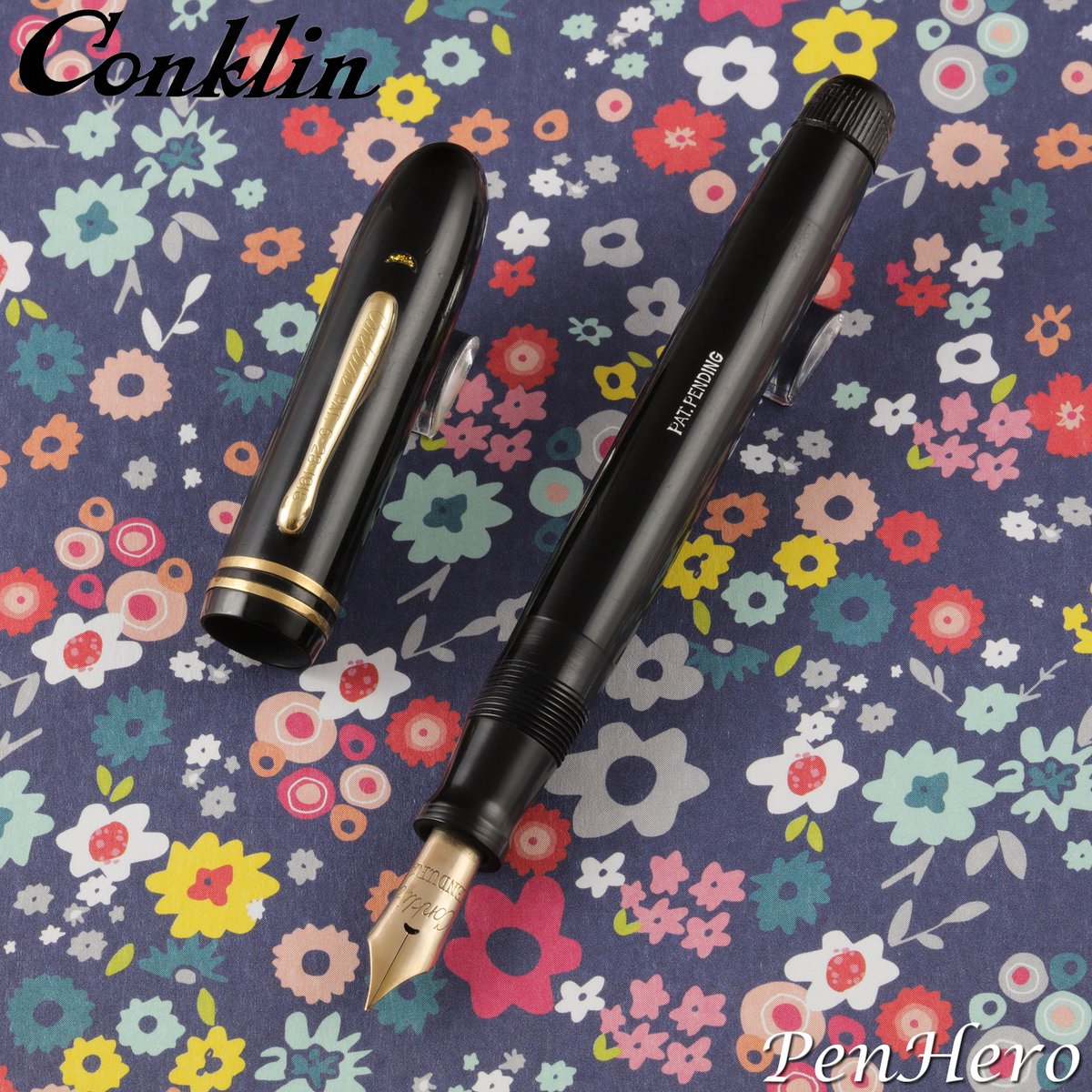 PenHero's tweet photo. This is a Conklin Endura Nozac Symetrik Jet Black piston filler fountain pen from 1931. 

#fountainpen #pencollecting #conklin #nozac #endura #symetrik #penhero https://t.co/l55R0DCviq