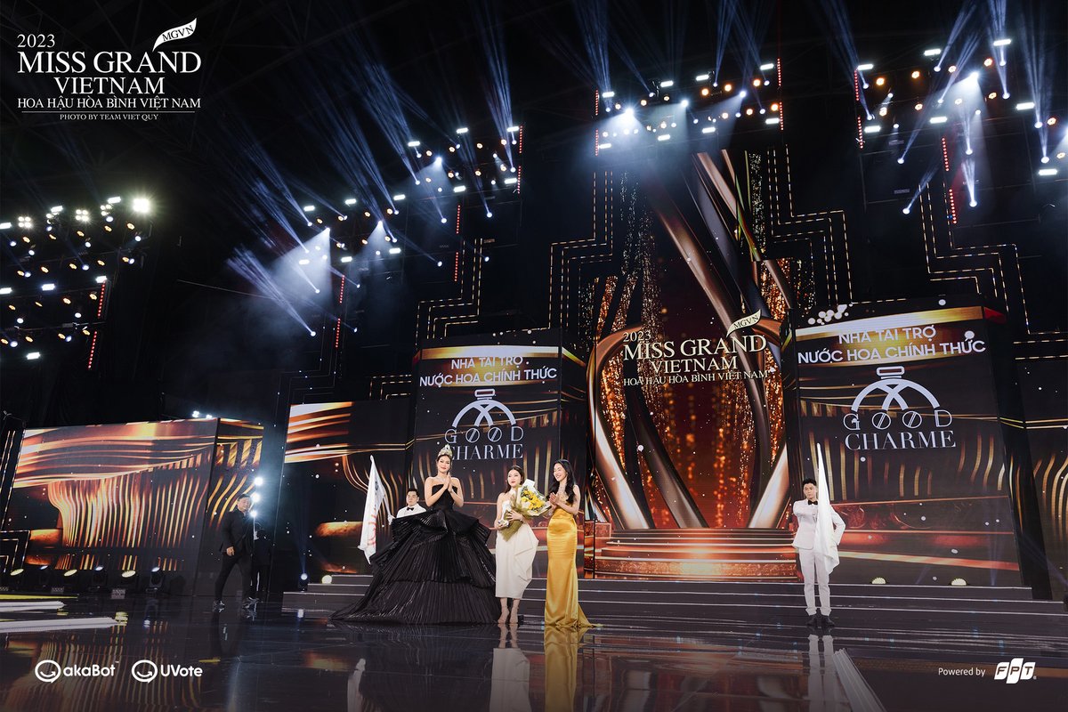akaBot_FPT's tweet image. Last Sunday was a wrap of #MissGrandVietnam 2023. At the grand finale, our representative attended to celebrate and award Nguyen Thi Thuy Vi - the contestant who won the Popular Vote Award on #UVote. 👉 uvote.vn
#FastAutomation #akaBot #RPA #automation