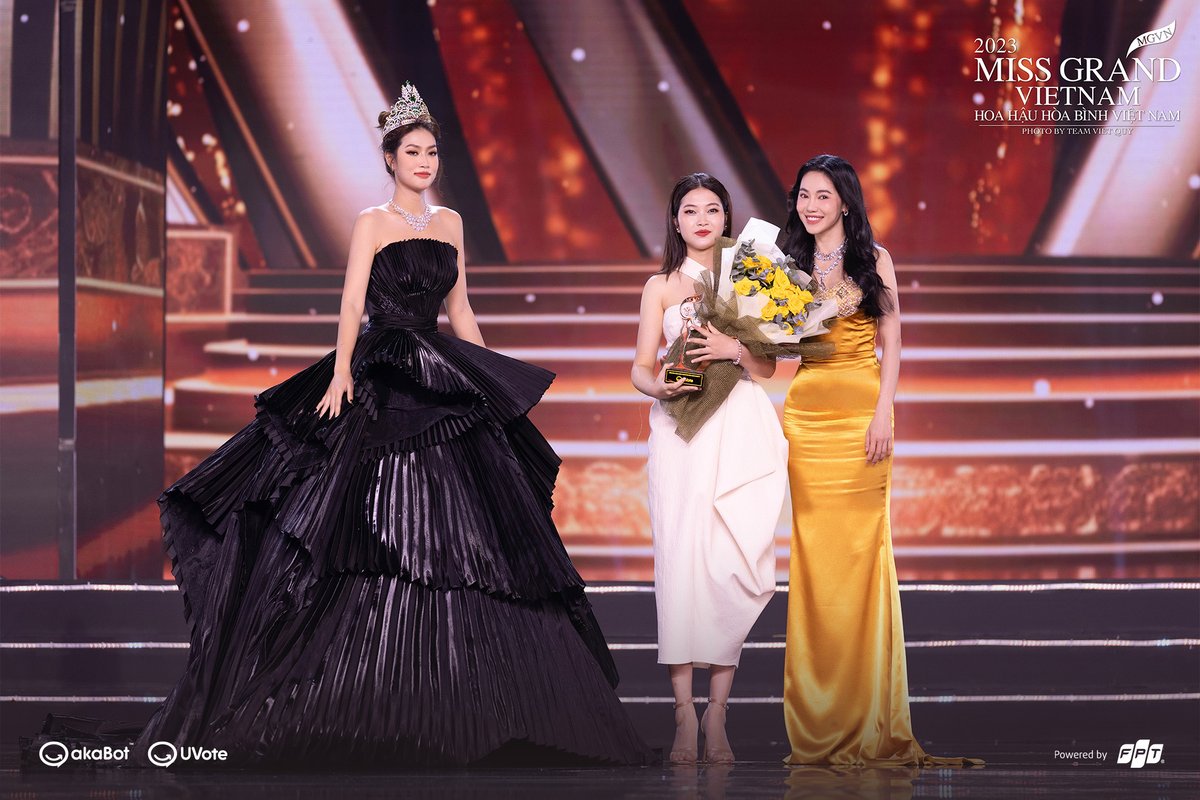 akaBot_FPT's tweet image. Last Sunday was a wrap of #MissGrandVietnam 2023. At the grand finale, our representative attended to celebrate and award Nguyen Thi Thuy Vi - the contestant who won the Popular Vote Award on #UVote. 👉 uvote.vn
#FastAutomation #akaBot #RPA #automation