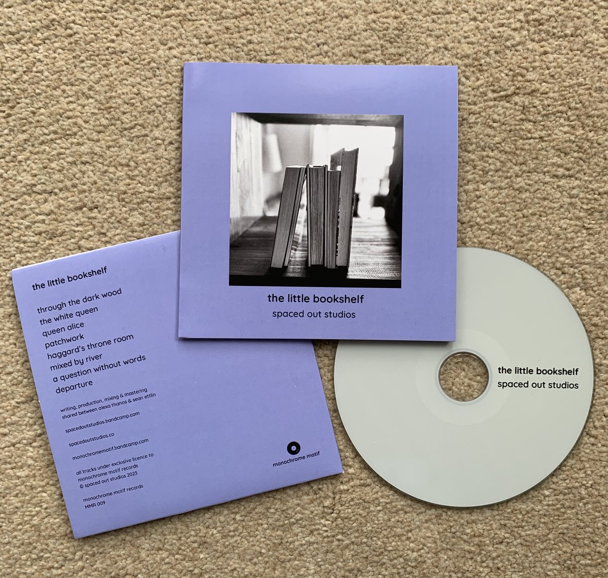 Just received the stock of our next release by <a href="/spacedout_studs/">Spaced Out Studios</a> ft. <a href="/tinythanos/">Alexa Thanos 🎶✨</a> <a href="/EttlinSean/">Sean Ettlin</a> 

If you fancy a copy of this wonderful album on limited edition CD make sure you get on the store sharpish Friday Sept 1st 08:00 (UK Time)

monochromemotif.bandcamp.com/music