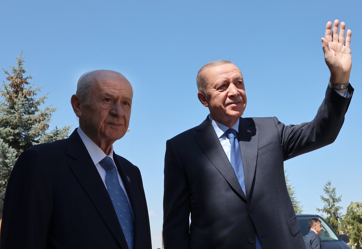 MHP_Bilgi's tweet photo. Cumhurbaşkanımız Sayın Recep Tayyip ERDOĞAN, Genel Başkanımız Sayın Devlet BAHÇELİ'yi konutunda ziyaret etti. https://t.co/9K6vaFzsr0