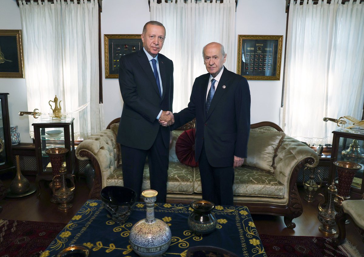 MHP_Bilgi's tweet photo. Cumhurbaşkanımız Sayın Recep Tayyip ERDOĞAN, Genel Başkanımız Sayın Devlet BAHÇELİ'yi konutunda ziyaret etti. https://t.co/9K6vaFzsr0
