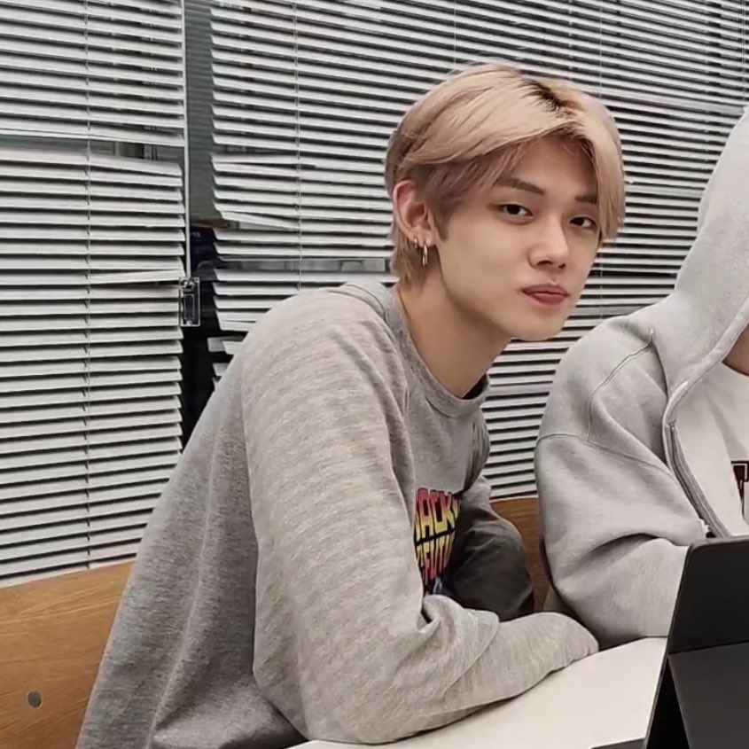 allaboutyeonjun's tweet photo. very boyfriend of you, choi yeonjun 🙈 https://t.co/az3kU2EAIu