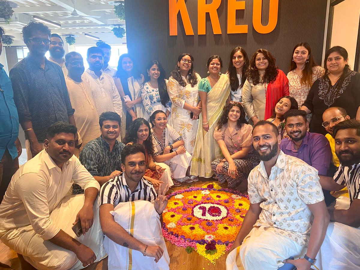 KREO_Design's tweet photo. May this auspicious harvest festival bring you success and happiness 😍
@kreo_design wishes you a prosperous Onam 🌺🌸
We had a great time decorating the pookalam and enjoying the delicious Sadhya 🥘
Enjoy the festivities!
#onam #onamcelebration #onam2023 #kreodesign https://t.co/7zaz42d1lk