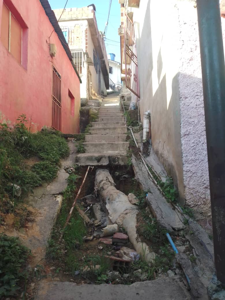 FreddyParedes (@freddyp44055243) on Twitter photo Reparación urgente escalera "Los Cuellos" Sector #1 17 de Diciembre la #Dolorita
🇻🇪🇻🇪🇻🇪
#PuebloRompeCensura <a href="/JoseVRangelA/">José Vicente Rangel A</a> <a href="/HectoRodriguez/">Héctor Rodríguez C.</a> <a href="/Samaira_55/">Tatiana</a> <a href="/YeliRegreso/">Yeli🤩</a> <a href="/LaOrientalVe/">🌞Del Valle Guevara M.🌞</a> <a href="/YuniBurgos/">Y💗U💓N💕I. 💛💙❤👪❤💙💛</a> @Yelitze14 <a href="/magdalena7887/">magdalena</a> <a href="/Carmencita7700/">💫🌹Carmencita77🌹💫</a> <a href="/Idalia50M/">Idalia50M</a> <a href="/Andredith31/">Andredith</a> <a href="/yeritza1988/">yeritza nunez</a> Reparación urgente escalera "Los Cuellos" Sector #1 17 de Diciembre la #Dolorita
🇻🇪🇻🇪🇻🇪
#PuebloRompeCensura <a href="/JoseVRangelA/">José Vicente Rangel A</a> <a href="/HectoRodriguez/">Héctor Rodríguez C.</a> <a href="/Samaira_55/">Tatiana</a> <a href="/YeliRegreso/">Yeli🤩</a> <a href="/LaOrientalVe/">🌞Del Valle Guevara M.🌞</a> <a href="/YuniBurgos/">Y💗U💓N💕I. 💛💙❤👪❤💙💛</a> @Yelitze14 <a href="/magdalena7887/">magdalena</a> <a href="/Carmencita7700/">💫🌹Carmencita77🌹💫</a> <a href="/Idalia50M/">Idalia50M</a> <a href="/Andredith31/">Andredith</a> <a href="/yeritza1988/">yeritza nunez</a>