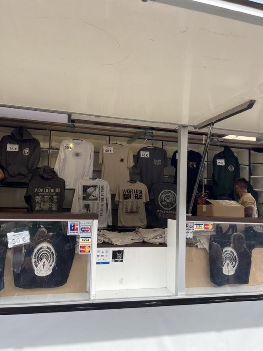 Team1DFrance's tweet photo. 📲 | Aperçu du merch pour la partie Européenne du #FITFWT ! 

via acopyofjess https://t.co/AjH8g0APyL