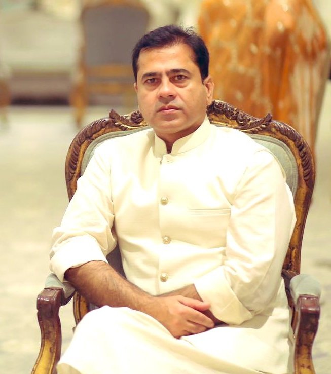 آہستہ آہستہ عمران ریاض خان کے حق میں آواز اُٹھانے والے کم ہو رہے ہیں، عمران ریاض خان نے ہر مظلوم کے حق میں زوردار آواز بلند کی ہے، کیا ہمارا فرض نہیں کہ ہم روزانہ  چند ٹویٹ عمران ریاض بھاٸی کے حق میں کریں۔
#ReleaseImranRiazkhan
