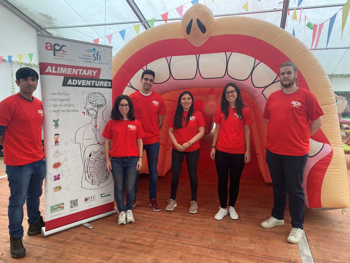 INSPIREMSCA's tweet photo. Some of our INSPIRE fellows volunteering @Pharmabiotic recent Alimentary Adventures in @fotawildlife. Our volunteers escorted families through the Alimentary Adventures inflatable digestive system while explaining how food is digested @MSCActions https://t.co/PNK34CoPyL
