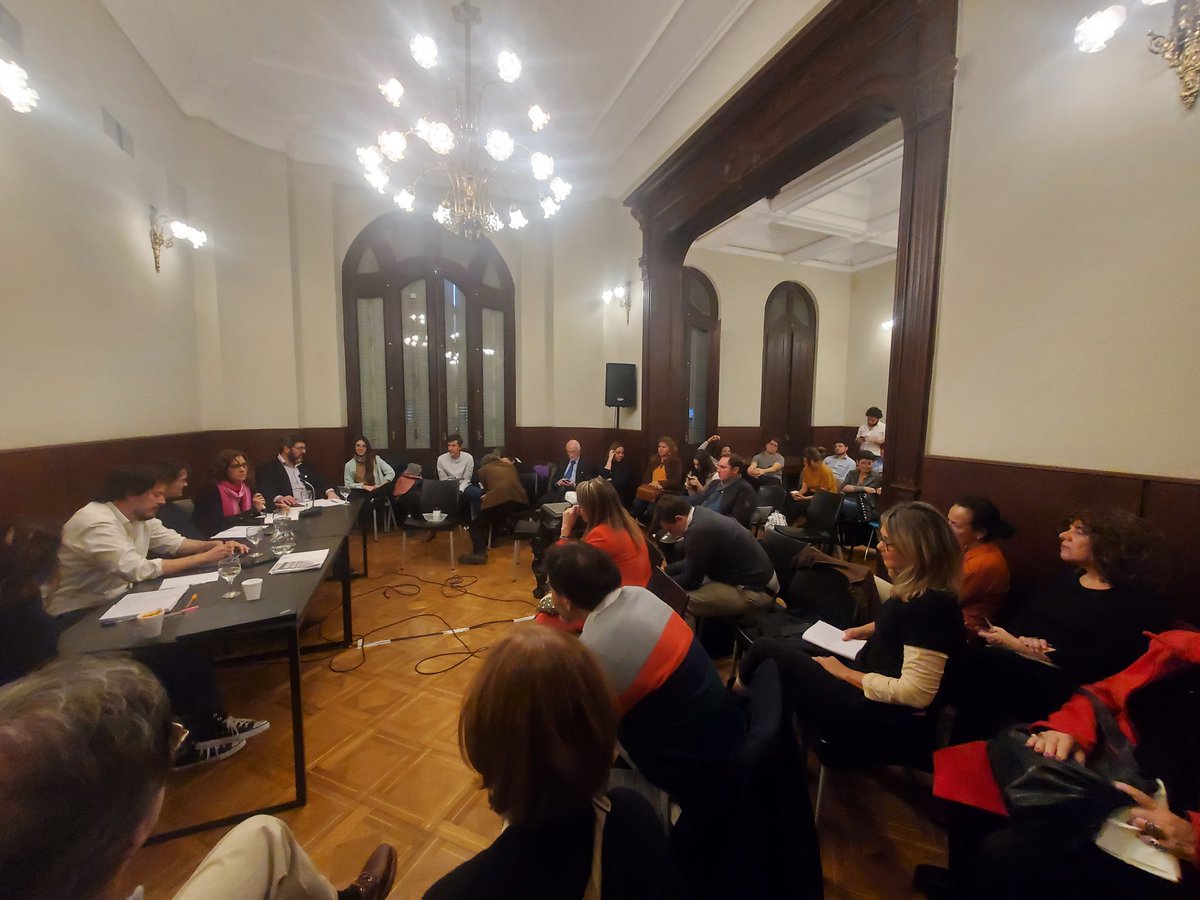AdelaSegui's tweet photo. Encuentro Capitulo Argentino Icons (International Society of Public Law) en Facultad de Derecho, UNT. Felicitaciones por el rigor, la honestidad intelectual, la falta de complacencia, la pérdida del temor reverencial a los maestros.  Chapeau Gargarella, Clérico, Puga, Gaudio, etc https://t.co/sZs5XlAk8t
