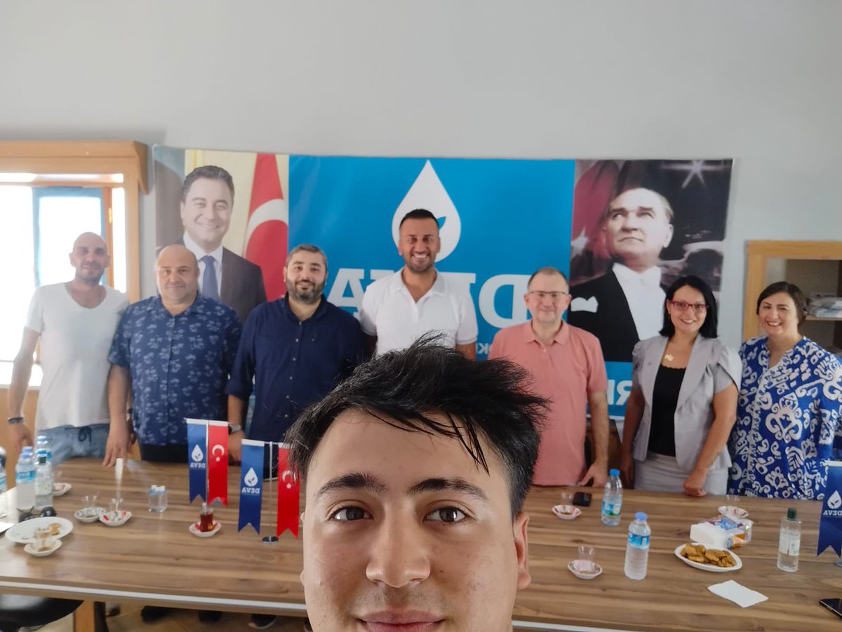 burhaniyedeva's tweet photo. Deva Partisi il başkanlığı görevine atanan Gürhan Kayabey ve il yönetim kurulu üyeleri, İlçe başkanımız Bekir Ömer Yaşar ile ilçe yönetim kurulu üyelerimizi ziyarette bulundular. Nazik ziyaretleri için teşekkür eder görevlerinde başarılar dileriz. https://t.co/qu0xkoUHCe