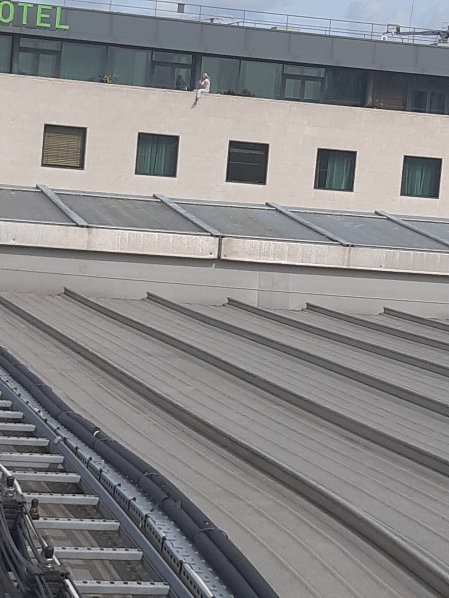 dalkiadave's tweet photo. @thegibsonhotel probably not the safest place to sit??? https://t.co/7y3jQqDAbm