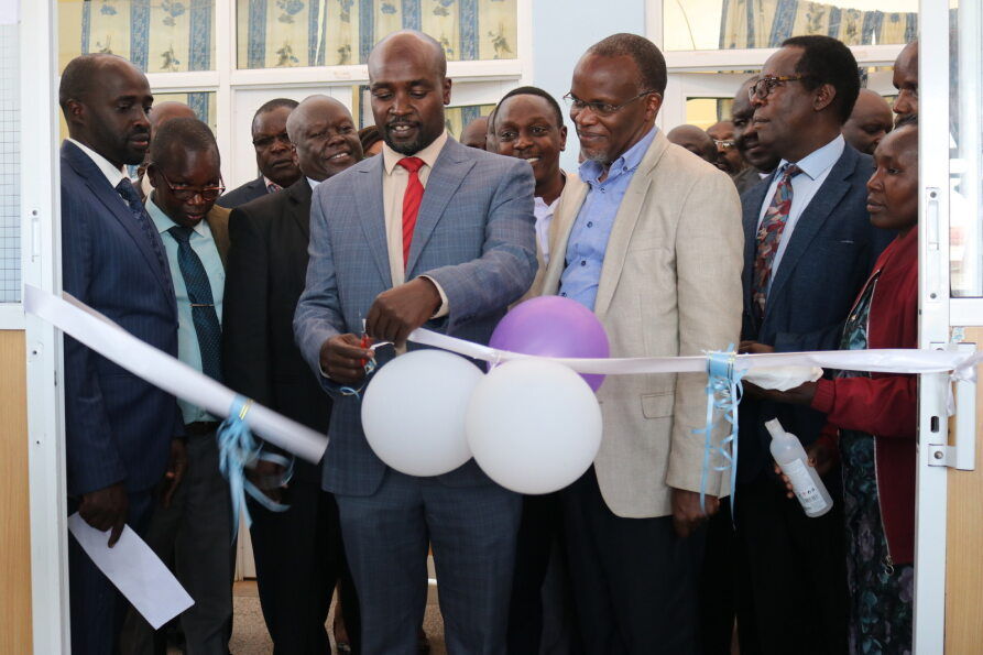 Amref_Kenya's tweet photo. We are committed to strengthening systems for primary healthcare at the community level, ensuring that the last mile communities have access to quality and affordable healthcare. In this regards, together with @MOH_Kenya and support from @GlobalFund,  yesterday we commissioned and handed over the liquid oxygen bulk tank to Longisa Hospital, @036Bometcounty. The initiative will ensure that patients seeking medical services at the facility have access to medical oxygen, especially those in need of oxygen therapy. #Amref4PHC #AmrefLastmileOxygenSupport @Pwaiganjo