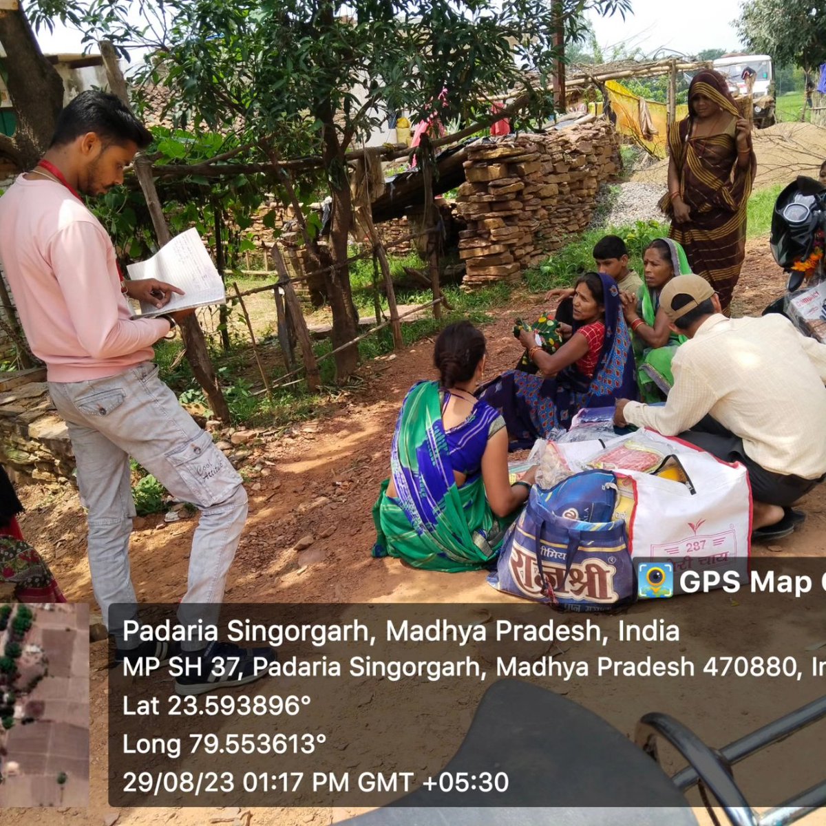 DARSHAN33049841's tweet photo. यूथ फॉर डेमोक्रेसी के तहत सर्वे किया मुख्यमंत्री जन सेवा मित्र दर्शन नामदेव ब्लॉक तेंदूखेड़ा जिला दमोह #ChouhanShivraj #CMMadhyaPradesh #CMYIP_ #cmyipdamoh #Connect_Lokesh #ansamparkMP #OfficeofSSC https://t.co/k2udvJpnSV