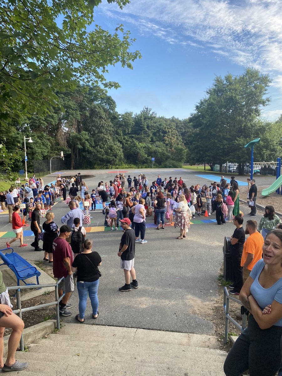 katecarbone2's tweet photo. This is waist opening day looks like at Bates.  Lots of happy faces and cheers!! https://t.co/p4thZGOOTe