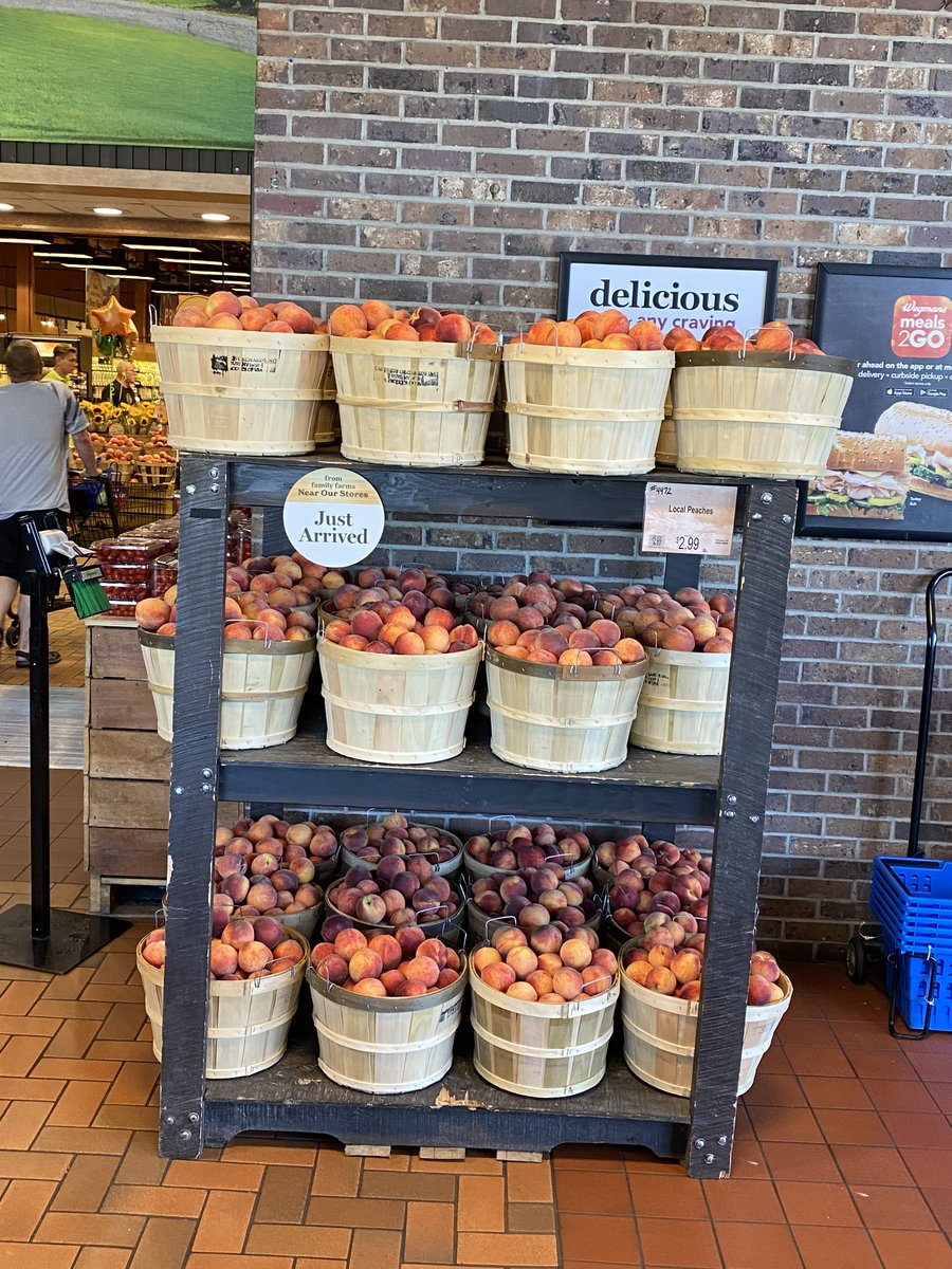 Check out our display of peaches at Wegmans. You can still find them locally for the next couple of weeks!
#niagarafreshfruit #lakesideorchards #peaches #wegmans #locallygrown