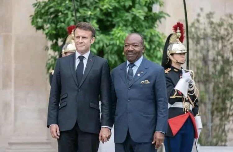 Christ24Intern's tweet photo. 🚨🚨🚨 ALERTE 🇬🇦Gabon
Le Président Ali Bongo veut effectivement s’accrocher au pouvoir avec la complicité de certains chefs d’état africains mal élus et soutenus par une puissance occidentale dont certains de ses élites participent au pillage des ressources de ce pays depuis plusieurs dizaines d’années. 
La famille Bongo au pouvoir, depuis plus de 5 décennies, pille les ressources du pays et a amassé des biens mal acquis dans plusieurs capitales occidentales et africaines