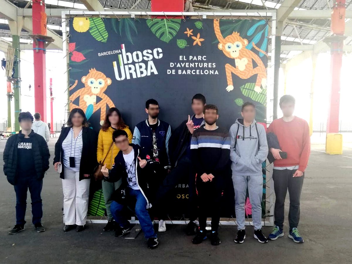 AEspecAutista's tweet image. No vam publicar fotos d'aquesta activitat d'oci fa uns mesos... i ho fem ara.

Els grups de Festucs 3 i 2 (adolescents i adults) vam anar al Bosc Urbà a fer diferents circuits en alçada, segons edat i dificultat.

#Lleure #Oci #Autisme #Asperger #TEA #Neurodiversitat #Amistat