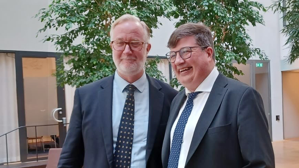 Työministeri <a href="/artosatonen/">Arto Satonen</a> ja Ruotsin työmarkkina- ja integraatioministeri <a href="/JohanPehrson/">Johan Pehrson</a> tapasivat tänään 29.8. Tukholmassa. Ministerit keskustelivat

🔸työmarkkinauudistuksista
🔸 kansainvälisten osaajien veto- ja pitovoimatekijöistä.

#työmarkkinat #Ruotsi