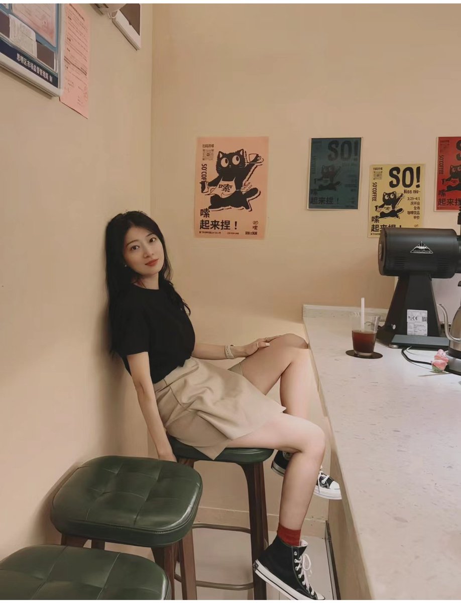 idbkdbdjdj's tweet photo. 咖啡店里脱鞋脱袜的白领女 https://t.co/VhnLyy8VOx