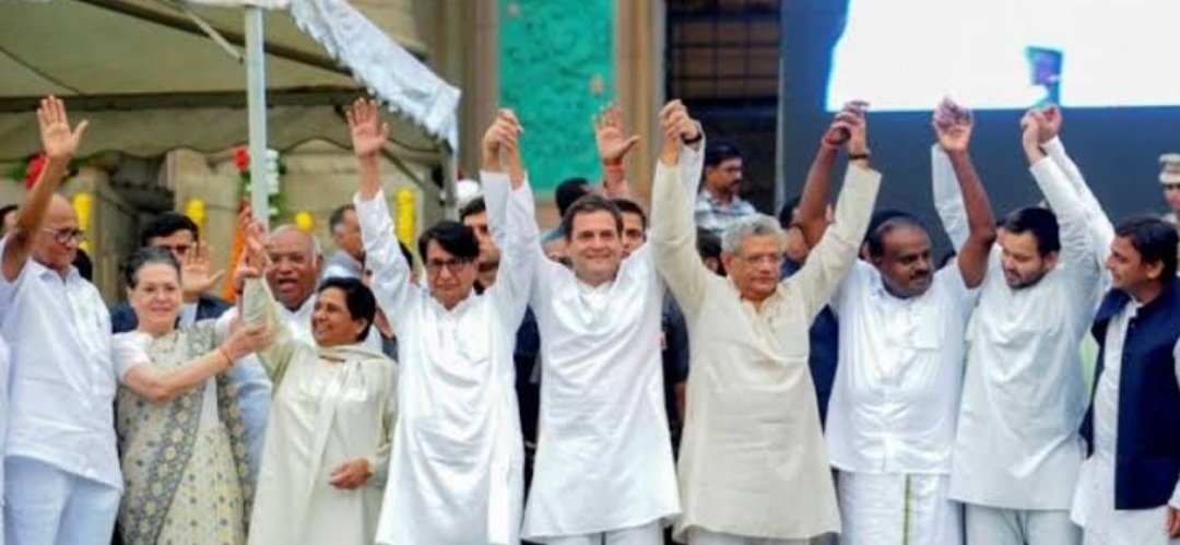 YUVRAJSINGHBSP's tweet photo. अगर भाजपा को केंद्र से हटाना है ,
तो बगैर देर किए इन सभी I N D I A के विपक्षी नेताओं खास तोर से कॉंग्रेस पार्टी को बड़ा दिल दिखाकर  बहुजन समाज की सबसे बड़ी नेता जिसके एक मात्र कहने पर दलित समाज एक मुस्त वोट करता है सुश्री बहनजी को PM उम्मीदवार घोषित कर  चुनाव लड़ना चाहिएl
#BahanG https://t.co/CfMRFcULFy