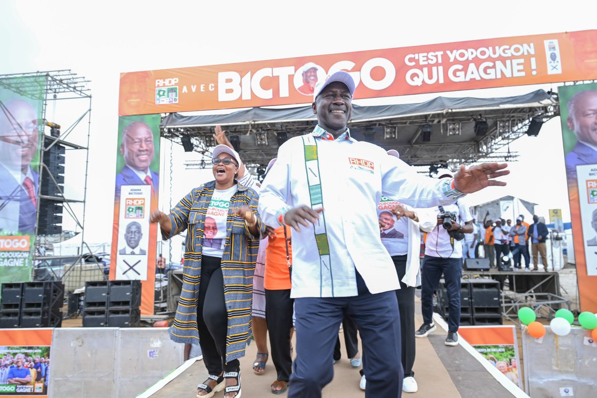 semadamabictogo's tweet photo. MERCI 🙏🏼🤍 aux femmes qui font vivre notre commune de Yopougon !
J’ai eu leur bénédiction ce 29 Août par une belle mobilisation et une ambiance si humaine !

Ici, c��est #YOPCITY !!! 🇨🇮🤍💪🏼
—————————————————
#AvecBictogo c’est #Yopougon qui gagne. https://t.co/Qo683cFSrm