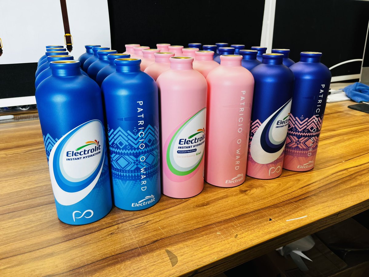 HYDRORACE_'s tweet photo. 30 x @Electrolit bottles for @PatoOWardShop/@PatricioOWard  in three different colourways 🥤 https://t.co/ECHoHpEpaQ