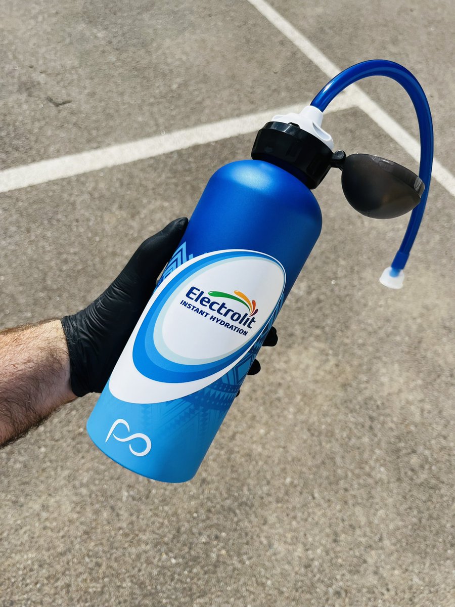 HYDRORACE_'s tweet photo. 30 x @Electrolit bottles for @PatoOWardShop/@PatricioOWard  in three different colourways 🥤 https://t.co/ECHoHpEpaQ