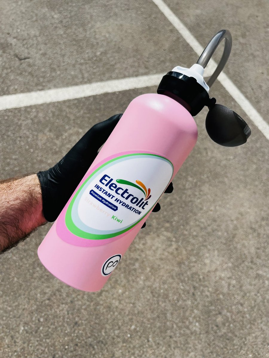 HYDRORACE_'s tweet photo. 30 x @Electrolit bottles for @PatoOWardShop/@PatricioOWard  in three different colourways 🥤 https://t.co/ECHoHpEpaQ
