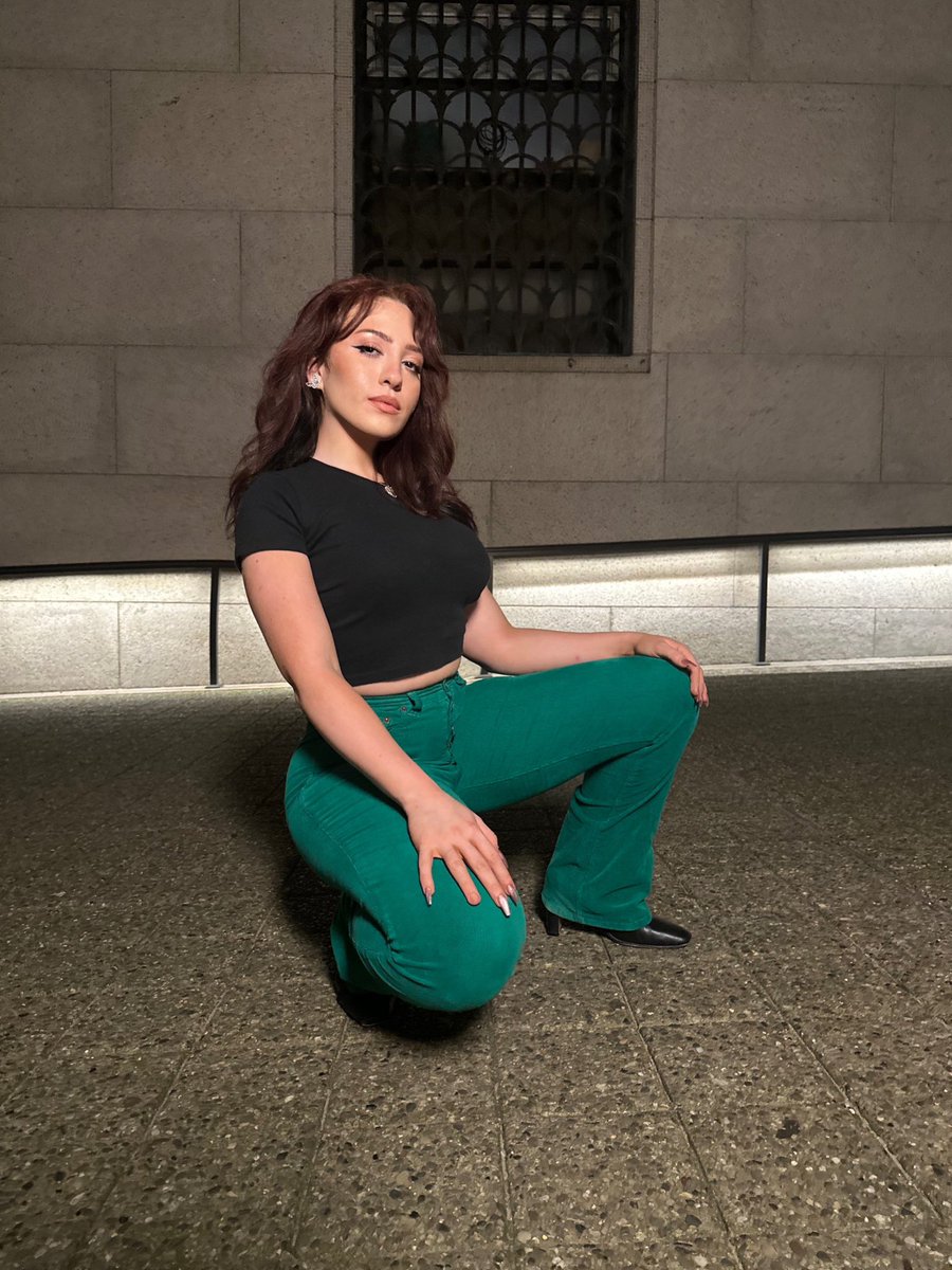 monicaleahsings's tweet photo. Haven’t worn these pants since American Idol hahahaa https://t.co/YlUDjBkVOb