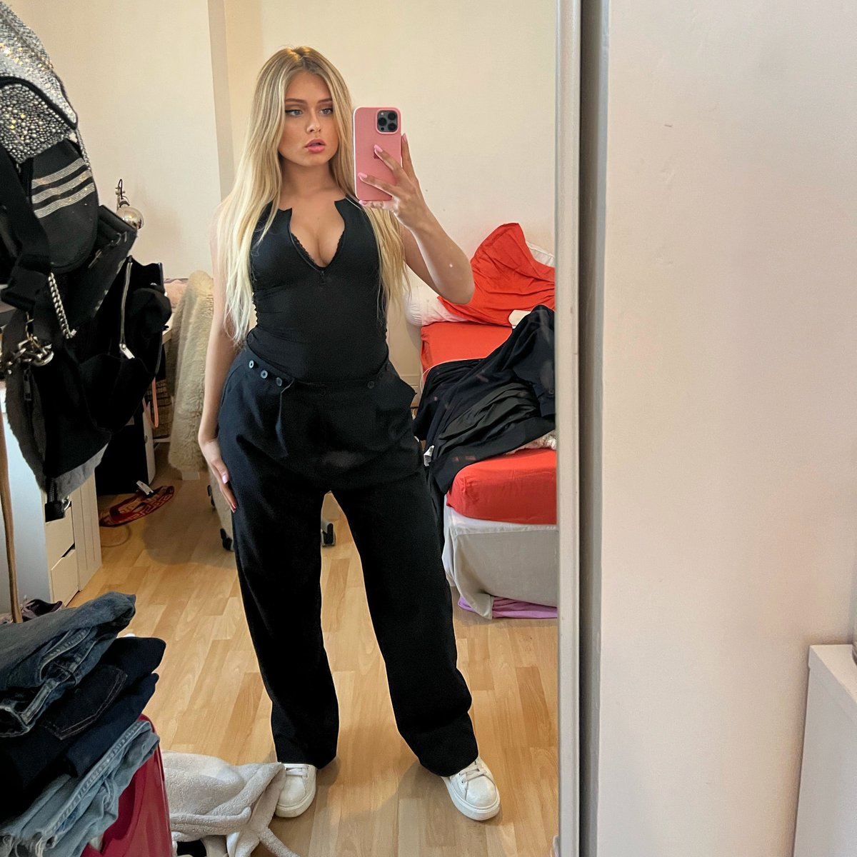 theylovesukax's tweet photo. Je suis nouvelle sur X, alors j'ai décidé d'organiser un concour. A 100 followers j'envoie une photo à tous ceux qui comment et qui RT ce post.😚  

(il faut me follow pour que je puisse envoyer) https://t.co/rQl4AFhg8K