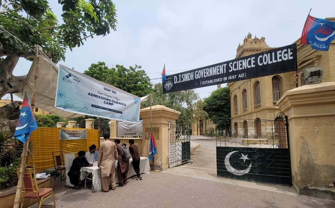 DJ_IJT's tweet photo. It is a no hidden fact that IJT regularly organises admission &amp; preparatory camps for the students seeking admissions in edu institutes
Similar was in @DawoodUETKhi, where our representatives were assisting students in admission camps with due permission of town

#IJTReshapingPAK https://t.co/l7Tj5EMysh