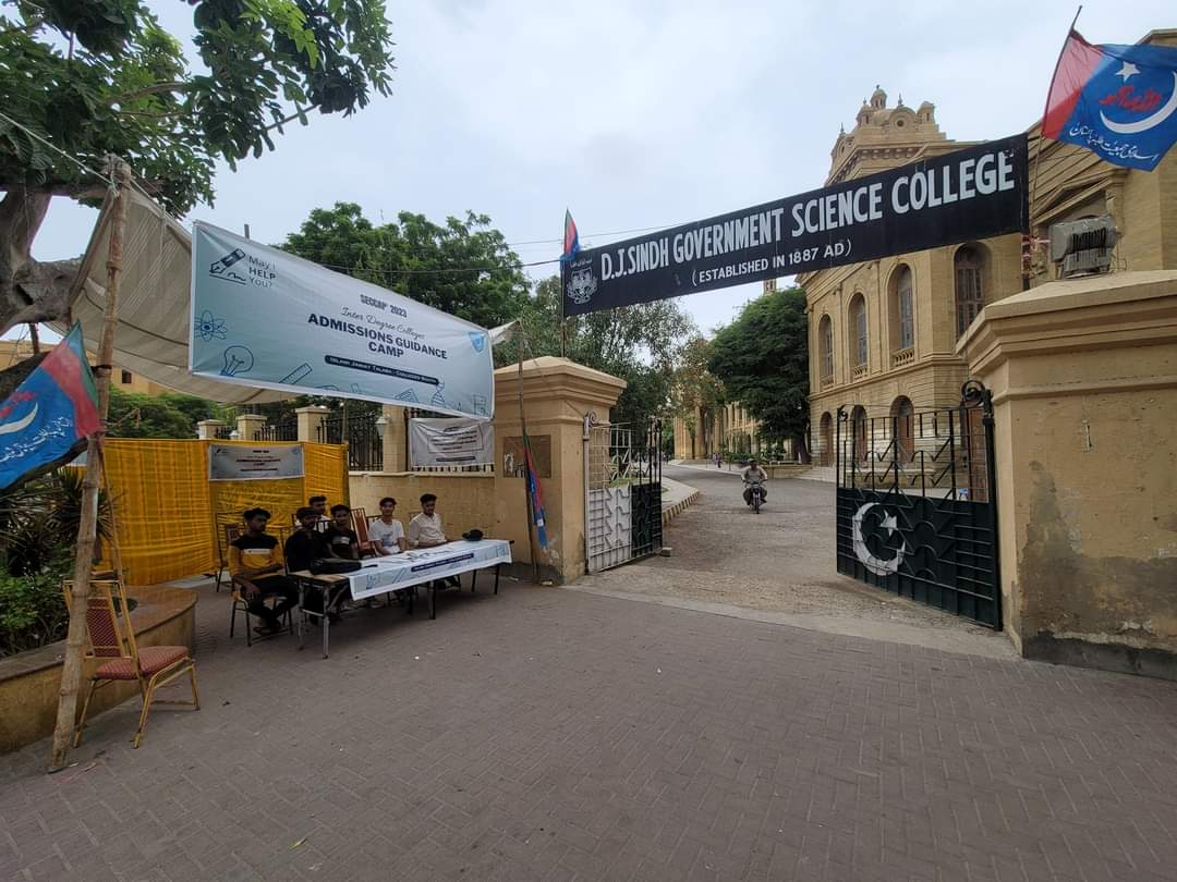 DJ_IJT's tweet photo. It is a no hidden fact that IJT regularly organises admission &amp; preparatory camps for the students seeking admissions in edu institutes
Similar was in @DawoodUETKhi, where our representatives were assisting students in admission camps with due permission of town

#IJTReshapingPAK https://t.co/l7Tj5EMysh