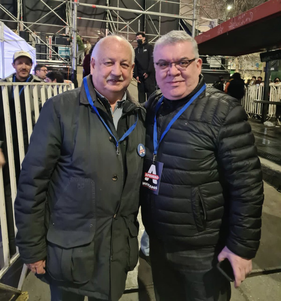 Mis condolencias al <a href="/PCdeChile/">Partido Comunista de Chile</a> , x la partida dl Cro Guillermo Teillier, quisiera expresarlo a miles d compas d sus filas a través d <a href="/KarolCariola/">Karol Cariola Oliva</a> 
Un hombre d acuerdos, un hombre sensato, q supo luchar, tb acordar cuando fue necesario x AprueboDignidad alianza d Gobierno 
(QDEP)