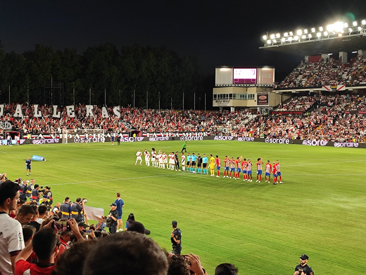 ColinJohnAlbert's tweet photo. Qué noche hemos pasado en Vallecas! Seventh Heaven! 
Queremos felicitar también a la afición de @RayoVallecano que no paraba de animar a su equipo. Todo un ejemplo.
 #RayoAtleti #Atleti #AúpaAtleti #RayoVallecano https://t.co/EgYPp0dkMx
