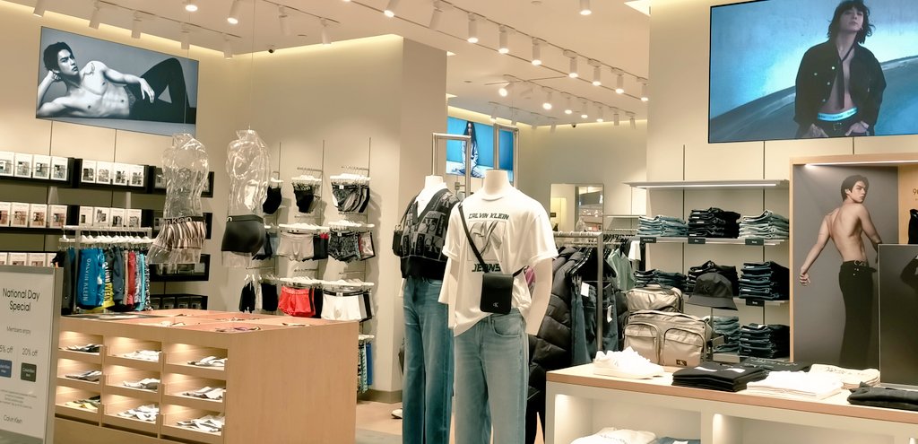 Bright Streaming Update on X: BRIGHT VISUAL DISPLAY POSTER AT @CalvinKlein  SHOP AROUND ASIA !! 🔥🔥🔥 ( Update ) 📍Japan 🇯🇵 : Calvin Klein LUCUA  Osaka store 📍Japan 🇯🇵 : Calvin Klein