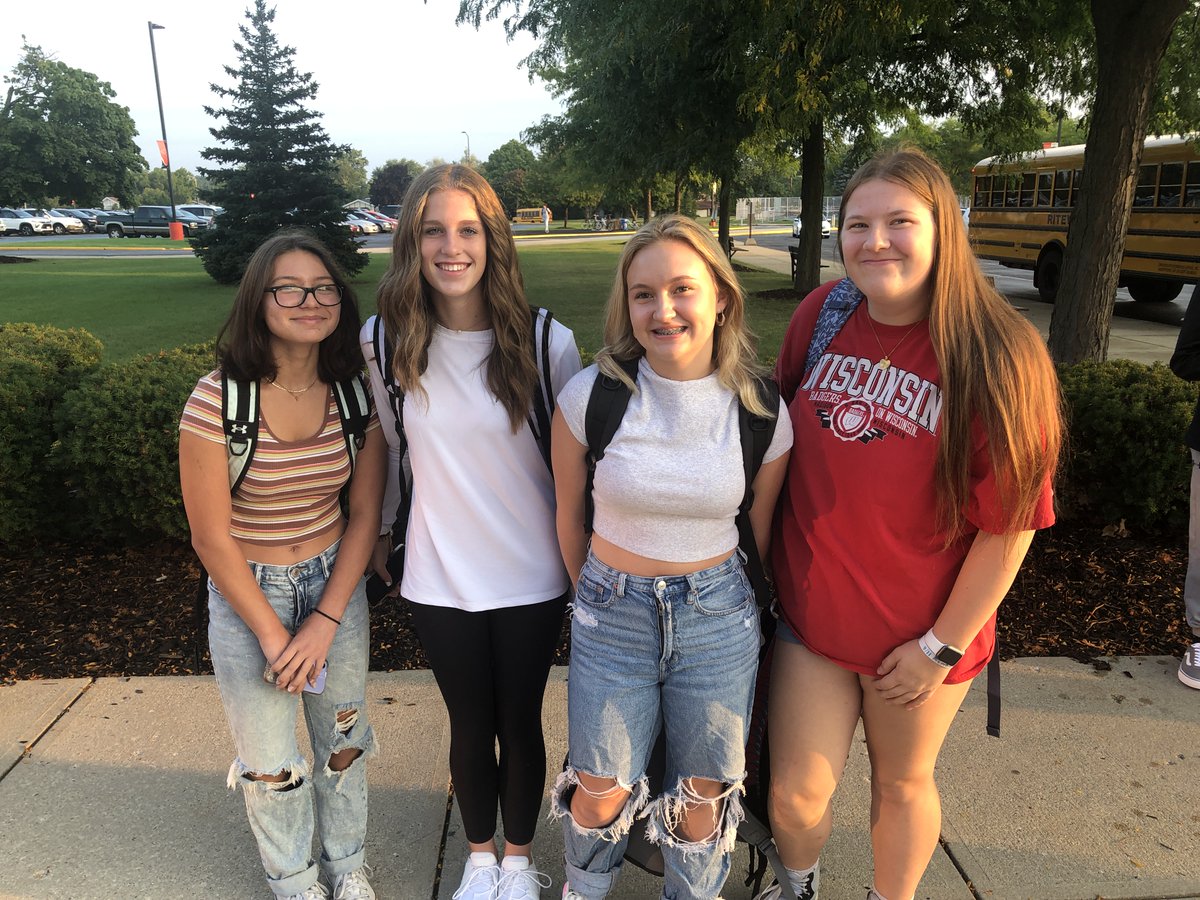HUHS_District's tweet image. #firstdayvibes It&apos;s going to be a great year! #oriolepride