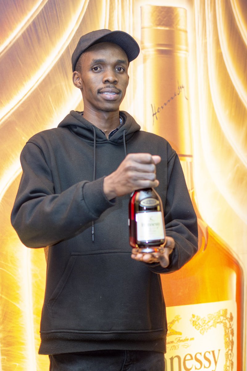 NRGRadioKenya's tweet image. RECAP!

It’s a HENNESSY affair🔥🔥🔥😎
How do you like your drink??
Softlife Sundayzzz😎😎🙌🏾
@africanelitepr

#hennessyke  #HennyOnTheMove #hennessykenya #nrgradiokenya
