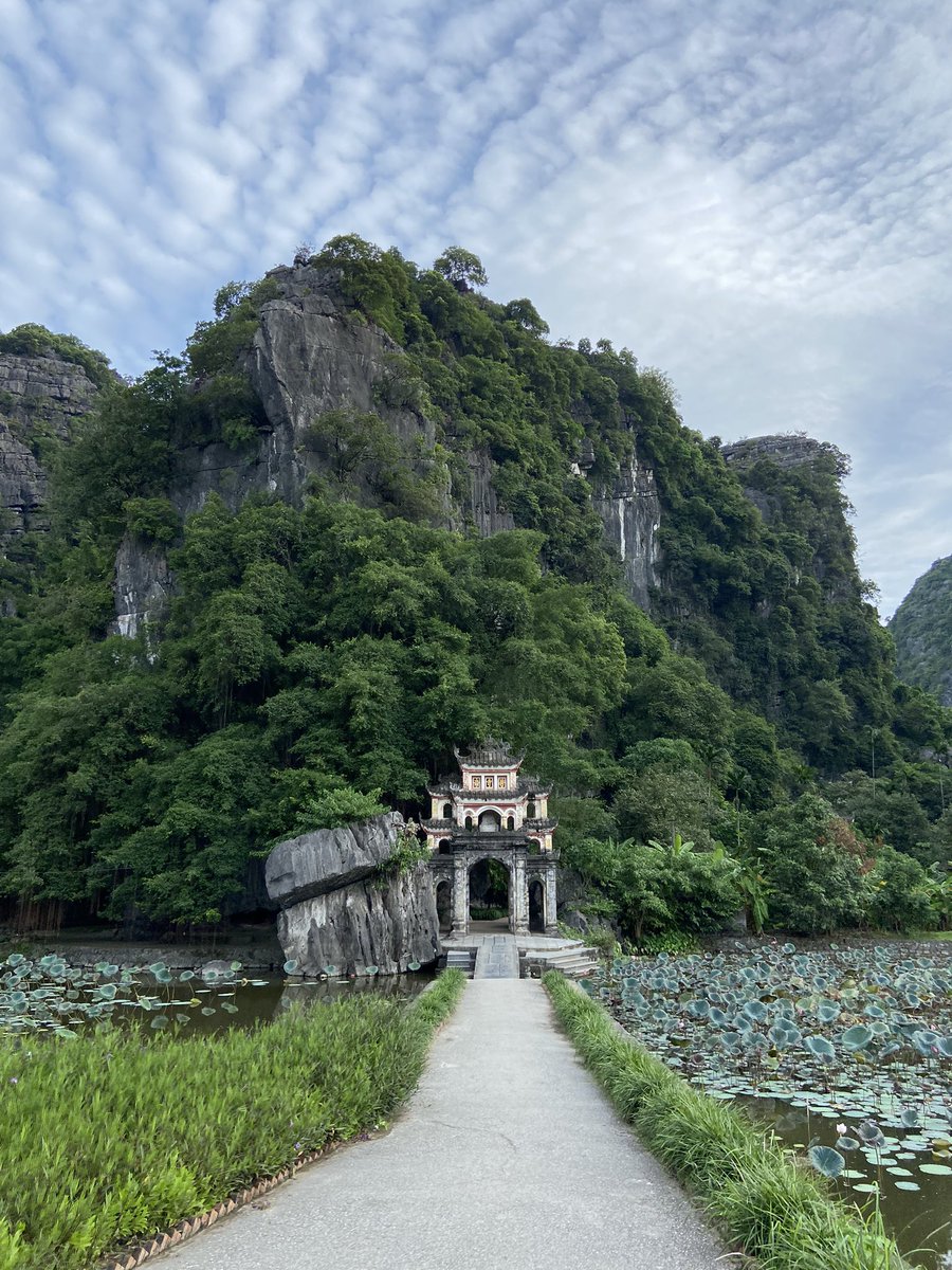 NCResq's tweet photo. Tràng An / Hang Múa 🇻🇳 https://t.co/vlOiw7XIVV