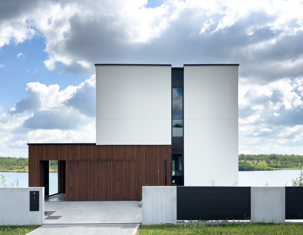 dirk_wartenberg's tweet photo. Inzwischen auch von Aussen fertig:
Haus am Zwenkauer See. 📸 https://t.co/7R5xKdxXy7