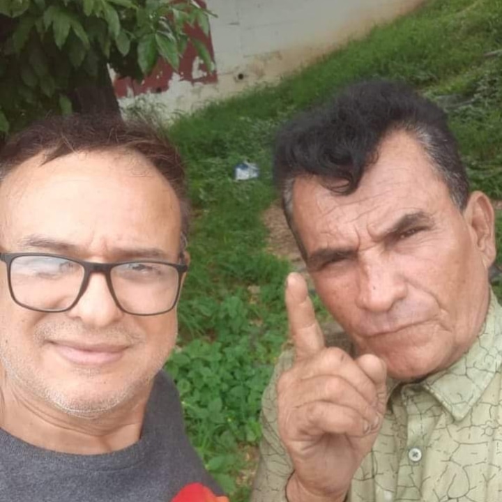 Este, mi amigo incondicional Italo Corrado, él es uno de los tantos precursores que hay sobre la RESURRECCIÓN DE ZIG-ZAG, o sea, culpable del regreso de ZIG-ZAG en éste SIGLO XXI.
