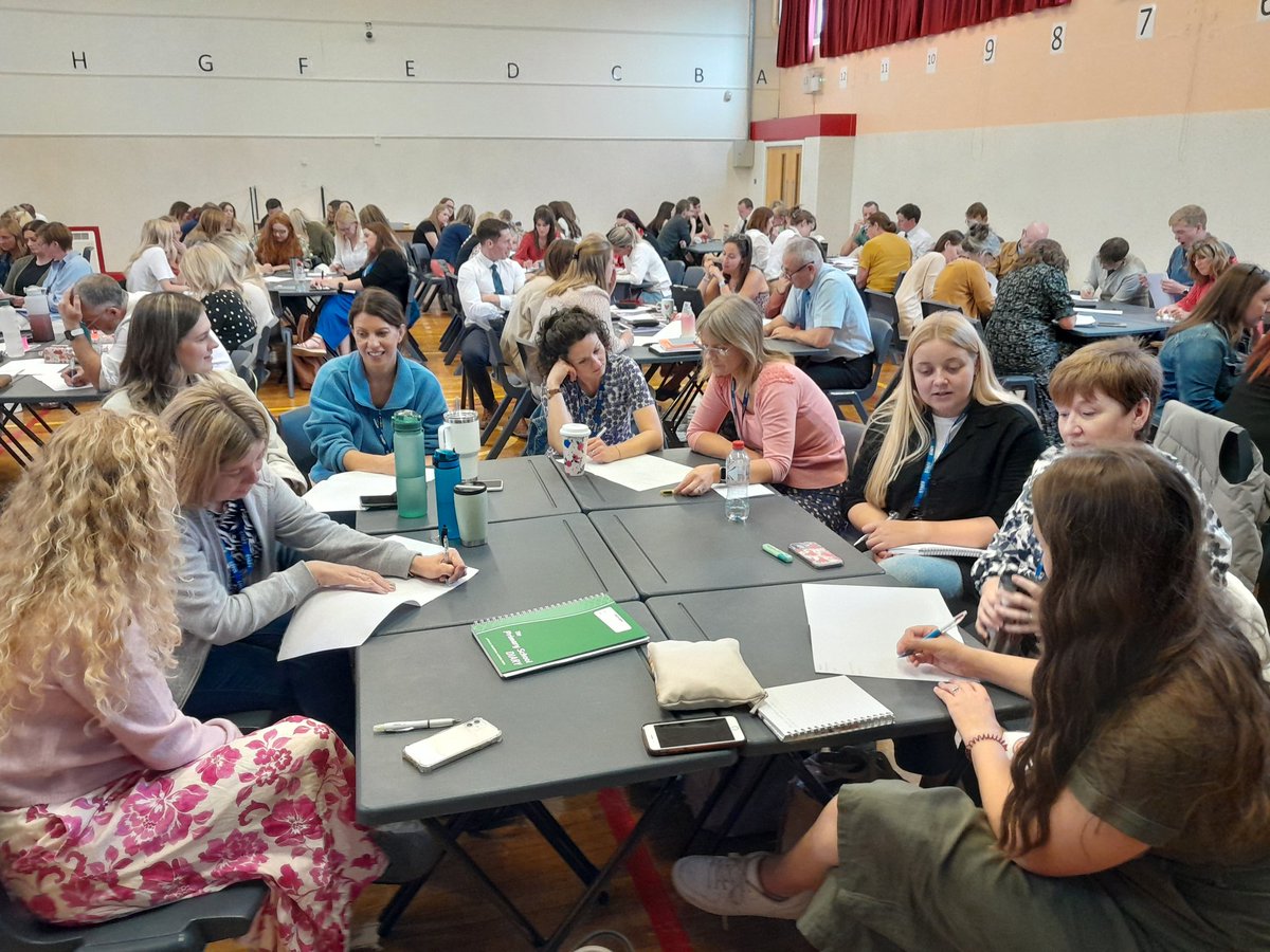 NroPrincipal's tweet photo. DC welcomes staff @dunclugcollege and @DunclugPS to CPD session 2 with the Middletown Centre for Autism. Majella is delivering a workshop for Learning Styles &amp; Visual Methds and Understanding Behavioural Responses. @ForMiddletown @autismcentre @CSSC_NI https://t.co/XeX1uqHb9c