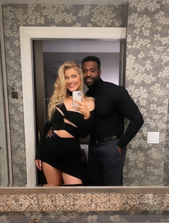 Pix of Phones tweet media