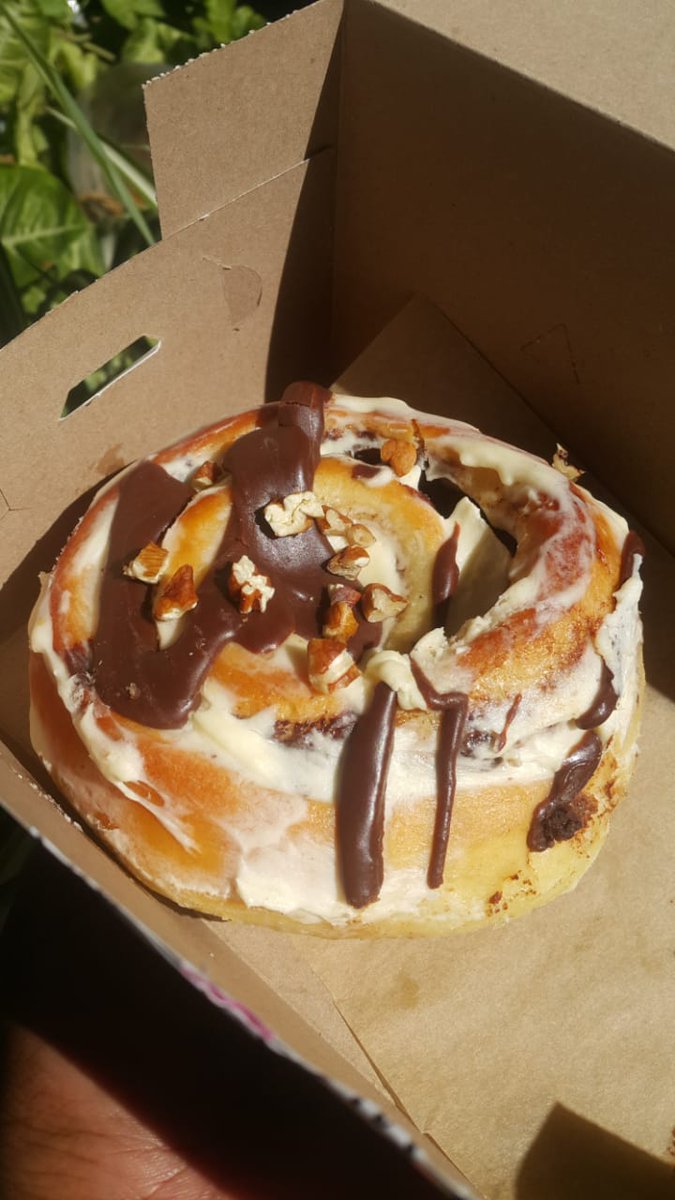weirdvsnormal's tweet photo. Chocolate and Pecan Cinnamon Roll from @GingerPinkshop 🍫

Only P35 😋

📞 77 750 551

#gingerpink https://t.co/29RIPg7IEU