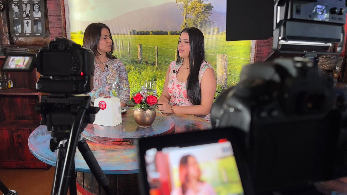 estephanyactiva's tweet photo. Recordando🎙️ ¡Un encuentro inspirador con una brillante voz periodística! Lucianny Hierro por compartir su tiempo y sabiduría con nosotros entrevista completa en nuestro Canal de YouTube  

https://t.co/wlKg8q2Huf https://t.co/gGpu6I1GUg