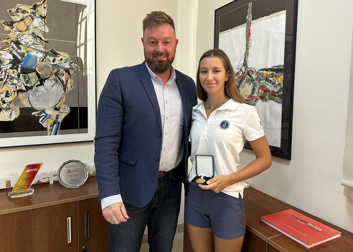 DipuEsport's tweet image. 🏌‍♀ El Diputado de Deportes, Iván Sánchez, recibe a la golfista Rocío Tejedo. La deportista de Castellón jugará con el equipo Europeo la JR Ryder Cup 🔝

Enhorabuena Rocio! 😀 #orgulldeCS @dipcas