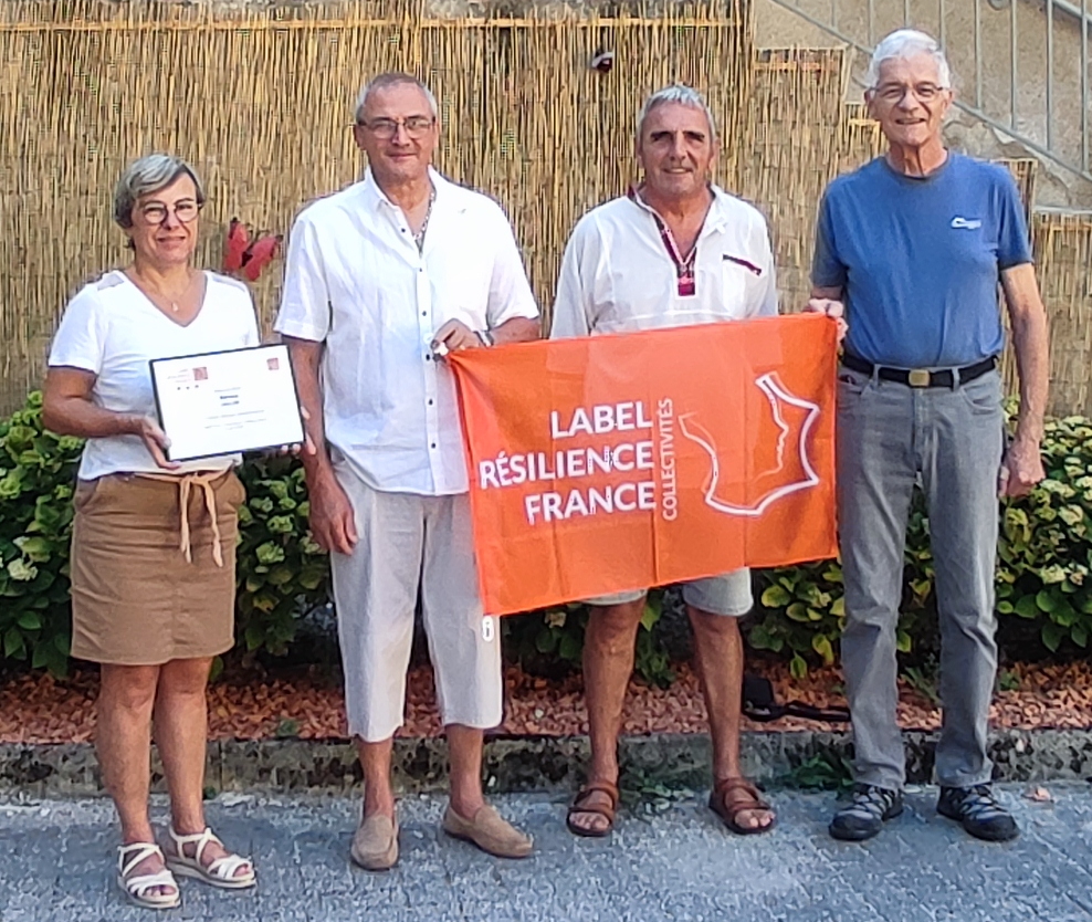 FranceLabelColl's tweet photo. [Labellisation] ⭐⭐⭐

🎊 Félicitations à monsieur le Maire de Barraux Christophe ENGRAND et à l’équipe municipale: Annie REY, Jean VILLA, Noël RÉMY et Luc DOUINE pour l'obtention du label Résilience France Collectivités avec 3 étoiles.
#barraux #résilience #risque #prévention https://t.co/AOt2EsS8l0