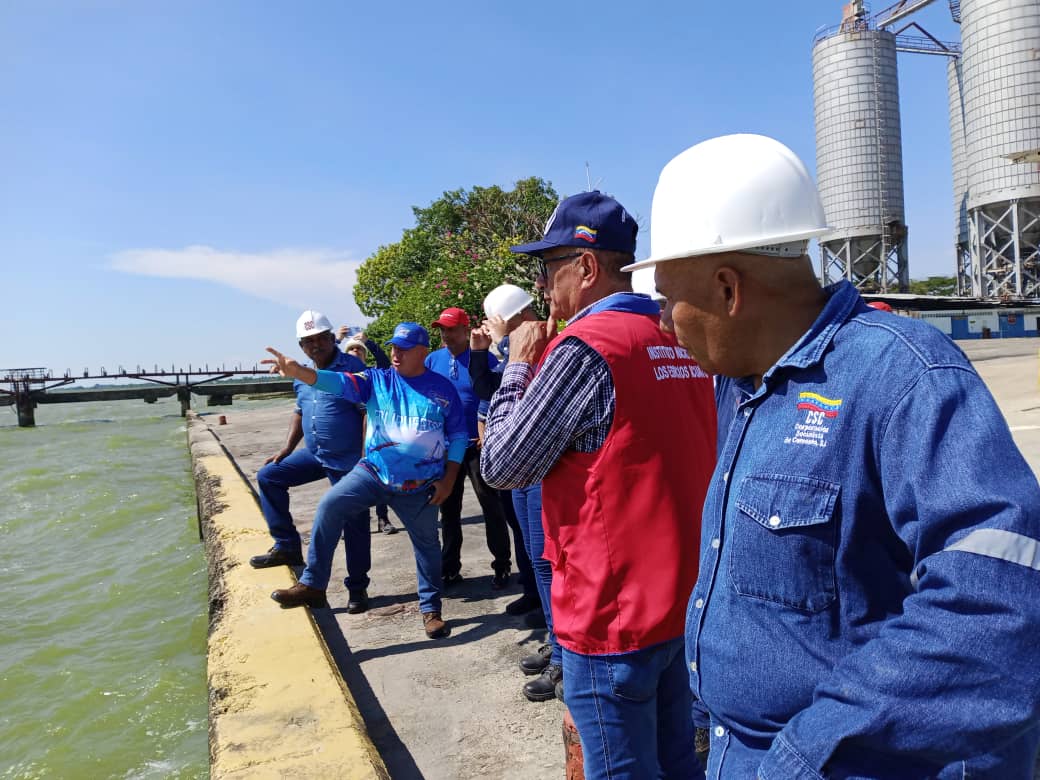 inea_venezuela's tweet photo. #29Ago ¡Por y para el pueblo!

@Capiptolaceiba, @VENAVEGAGOB y el Comisionado de la Gobernación de #Mérida visitaron este fin de semana los puertos de La Ceiba y Palmarito para verificar las condiciones operativas de las instalaciones y muelles, de cara a su reactivación. https://t.co/9G1LkGhyeA