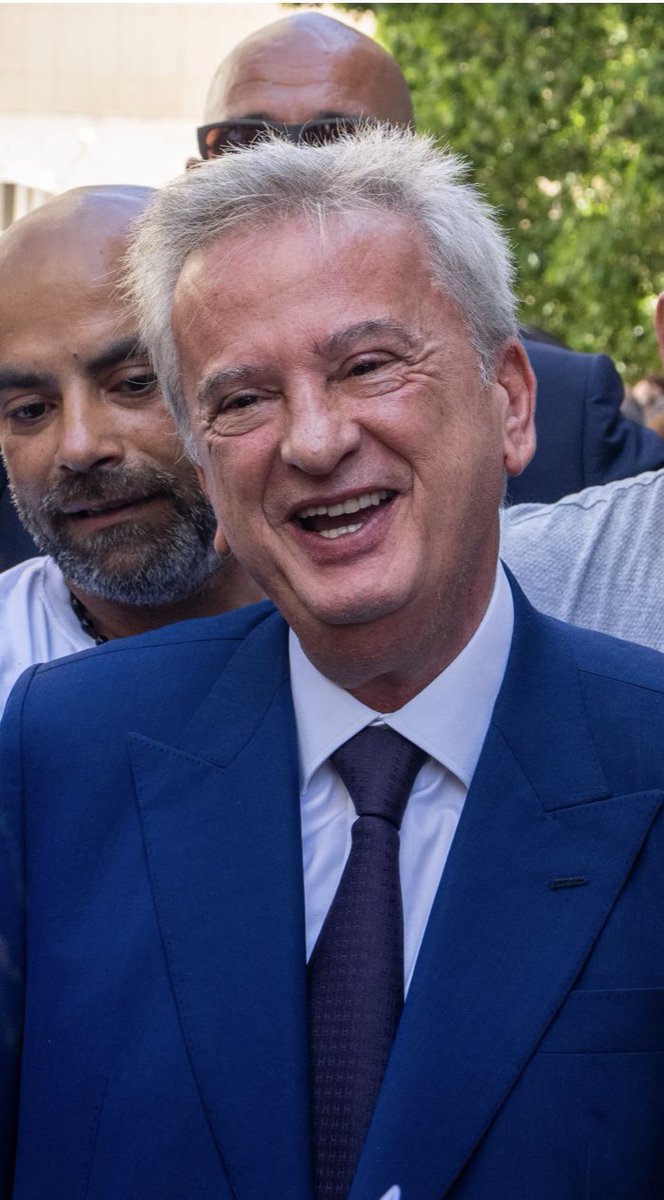 واحد سارق ٣٠٠ مليون دولار (غير الفجوة المالية واخفاء الخسائر). 

واحد قايل نكتة (إجتُزئت) من خمس سنين. 

احزروا أي واحد إعتُقِل وأي واحد فلتتوا دولة العهر؟ 
#لبنانستان