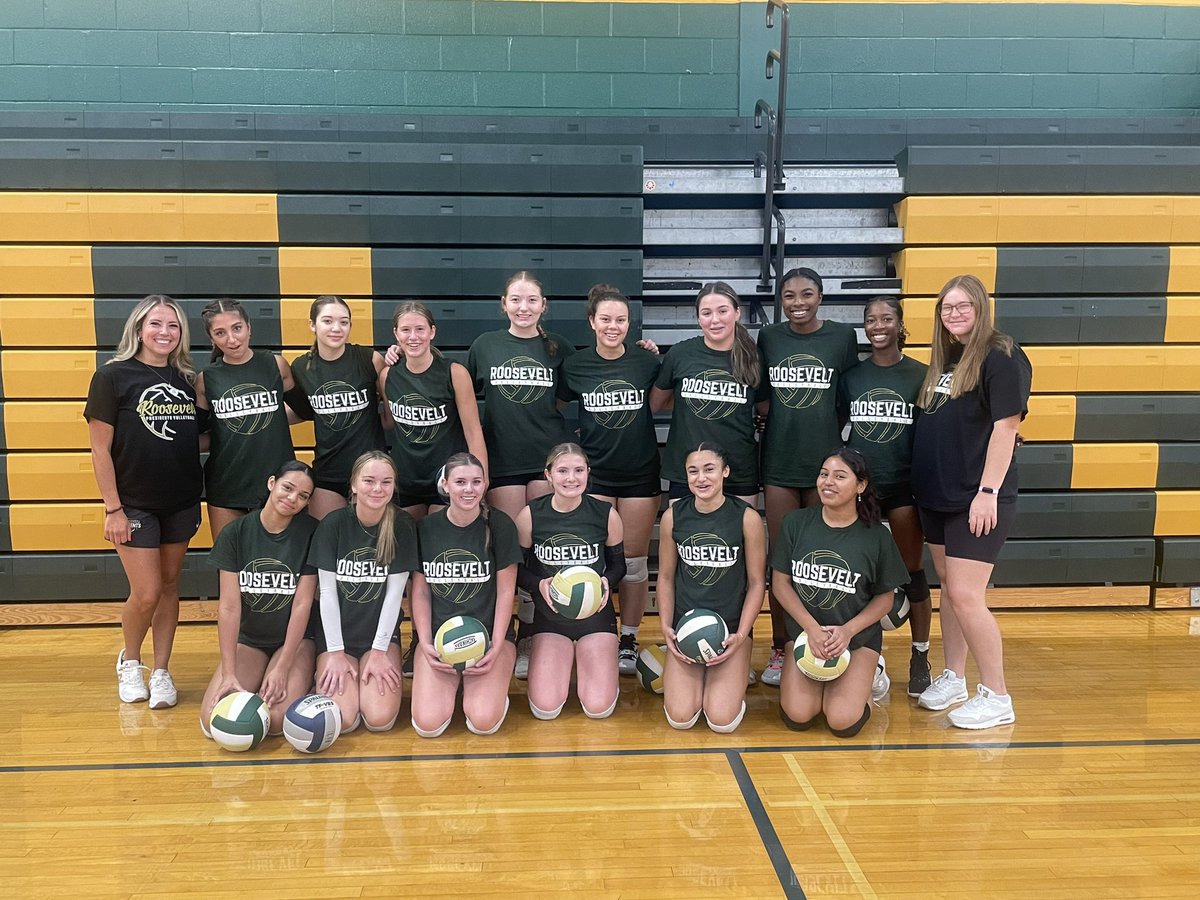 First scrimmage of the year for Varsity Today! 🏐💚💛