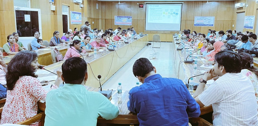 Dcdmkota's tweet photo. #Kota मिशन 2030 के तहत महिला बाल विकास विभाग द्वारा उप निदेशक श्री राजेश डागा की अध्यक्षता में महिलाओं की कार्यशाला आयोजित कर प्रदेश के विकास के लिए सुझाव लिए।
#राजस्थानमिशन2030
@ashokgehlot51
@RajGovOfficial @DIPRRajasthan @BunkarOp1 https://t.co/feCQu42CaC